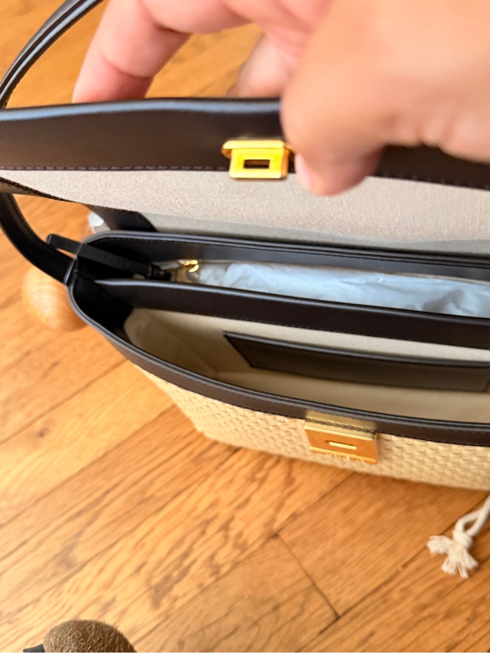 JACQUEMUS Rond carré shoulder bag in neautral - Picture 6 of 8
